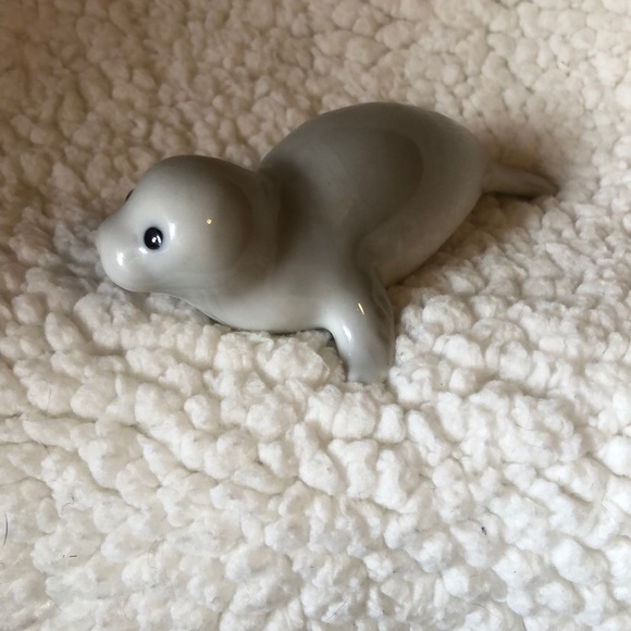 Adorable OTAGIRI Seal Pup - Picture 2 of 3